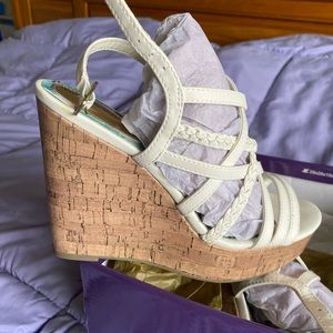 Madden Girl size 8 Strappy Sandals